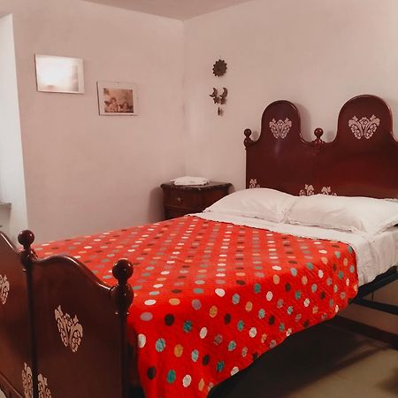 Rocchetta di Vara La Casetta Rosa מראה חיצוני תמונה